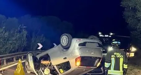 Auto si ribalta sulla Statale 125 a Olbia: conducente in ospedale