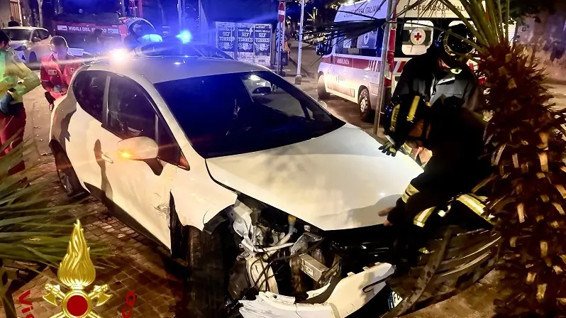 Scontro tra due auto in Viale Dante: a Sassari ferite le conducenti
