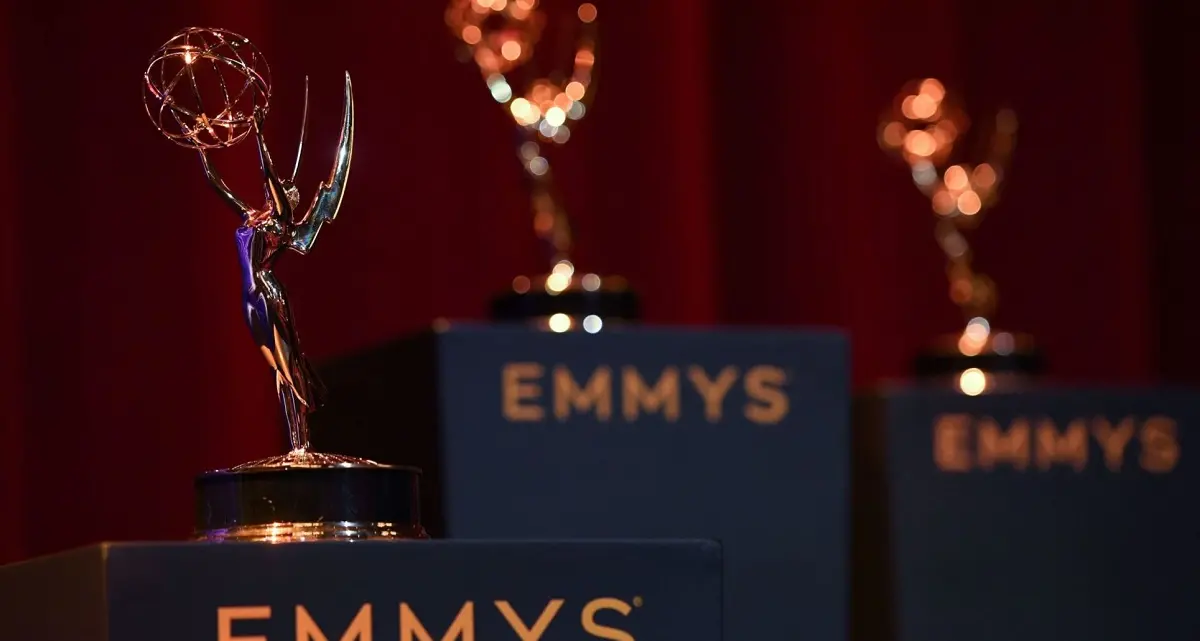 Agli Emmy trionfa The Pitt, sorpresa su Severance