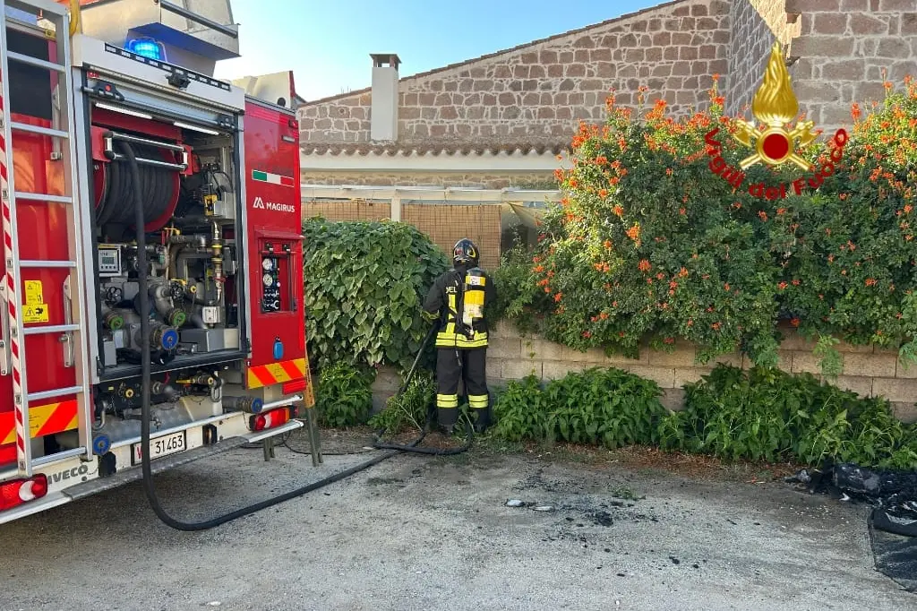 Incendio in una casa a Fordongianus, provvidenziale l’intervento dei Vigili del Fuoco