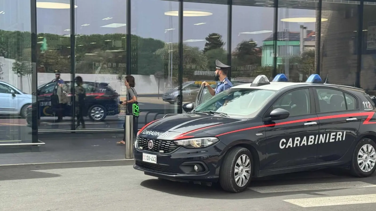 Furto in un negozio e minacce alla cassiera: giovane senegalese arrestato a Cagliari