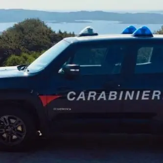 Fermato per un controllo, aggredisce i carabinieri e ne ferisce uno: arrestato a La Maddalena