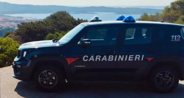 Fermato per un controllo, aggredisce i carabinieri e ne ferisce uno: arrestato a La Maddalena