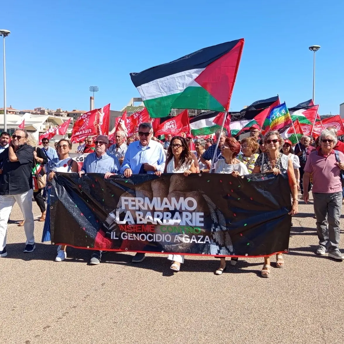Landini guida il corteo pro Palestina a Cagliari. Presenti anche Todde e Comandini