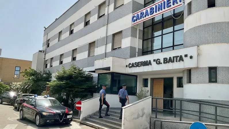 Rapine con la maschera de \"La casa di carta\" ad Alghero: 24enne confessa