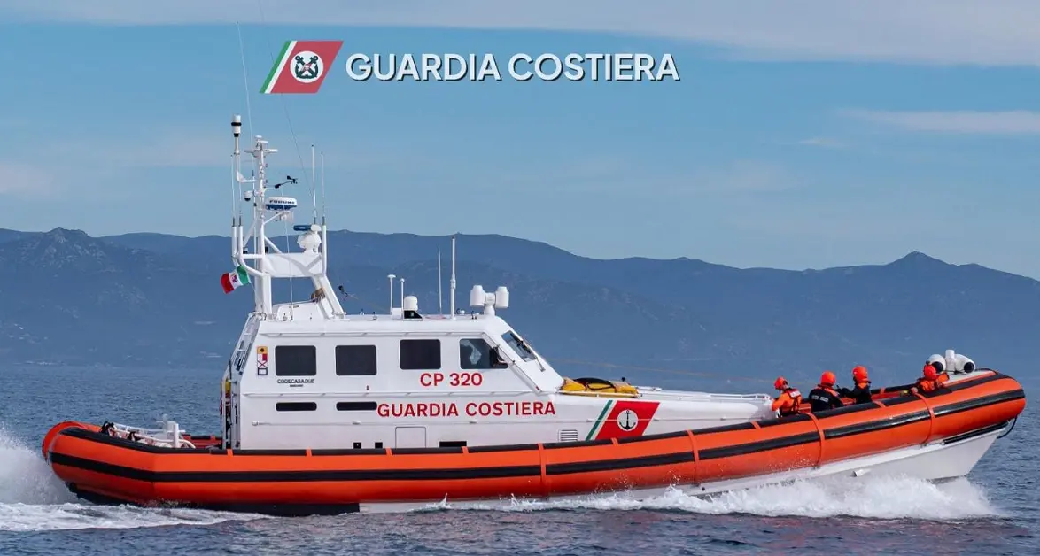 Barca a vela in avaria al largo di Cagliari: soccorsi a salvati due 36enni