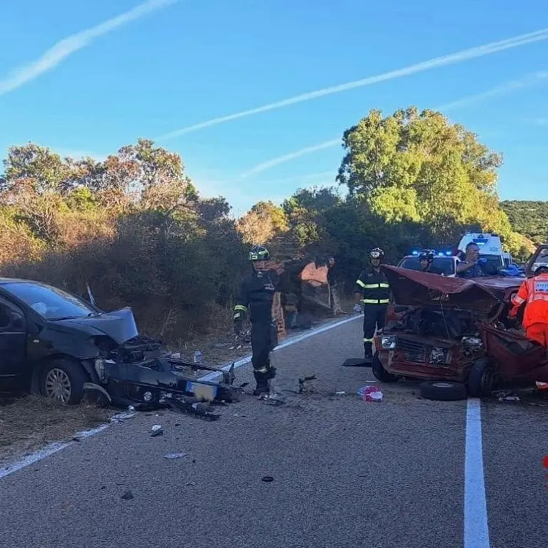Scontro frontale ad Aglientu, muore un anziano: due feriti gravi