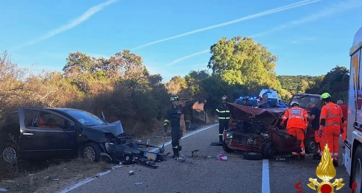 Scontro frontale ad Aglientu, muore un anziano: due feriti gravi