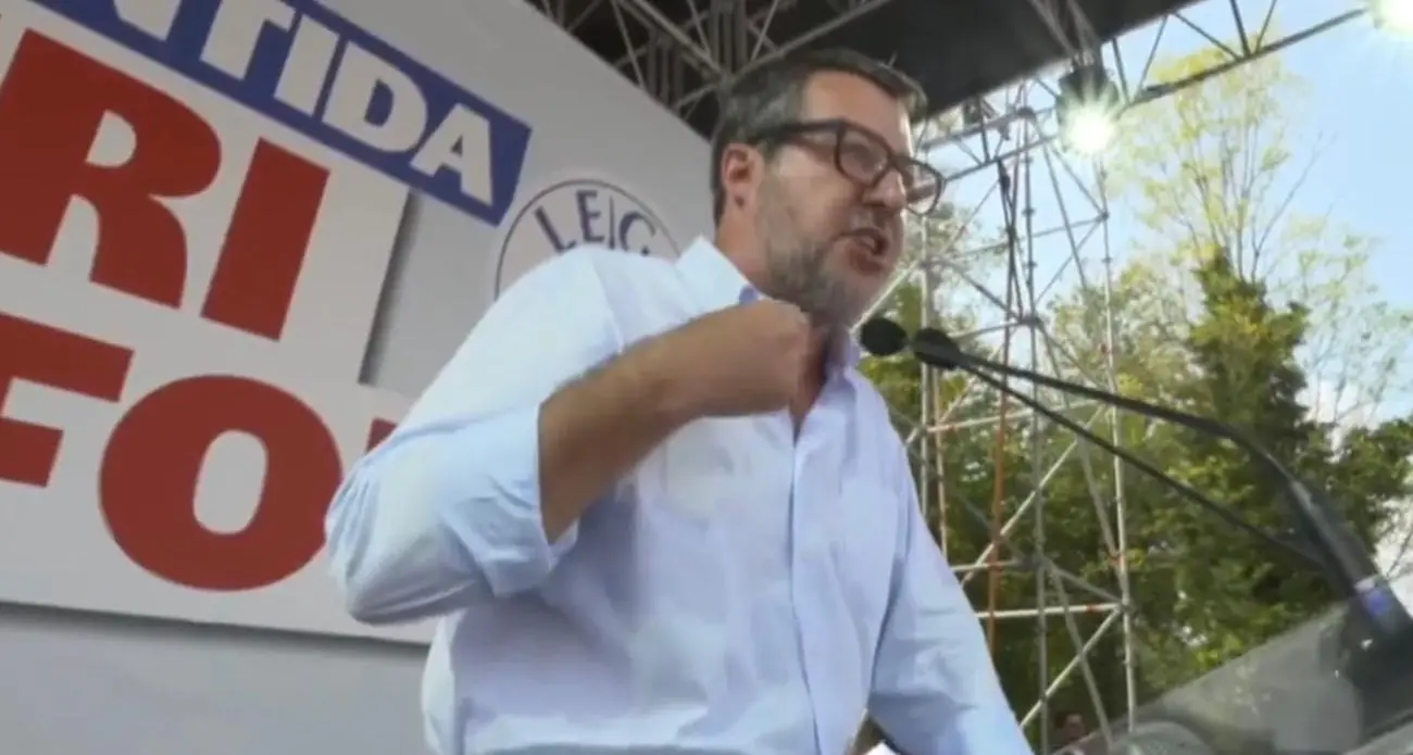 Salvini a Pontida: “Mai i nostri figli e nipoti a combattere in Ucraina”
