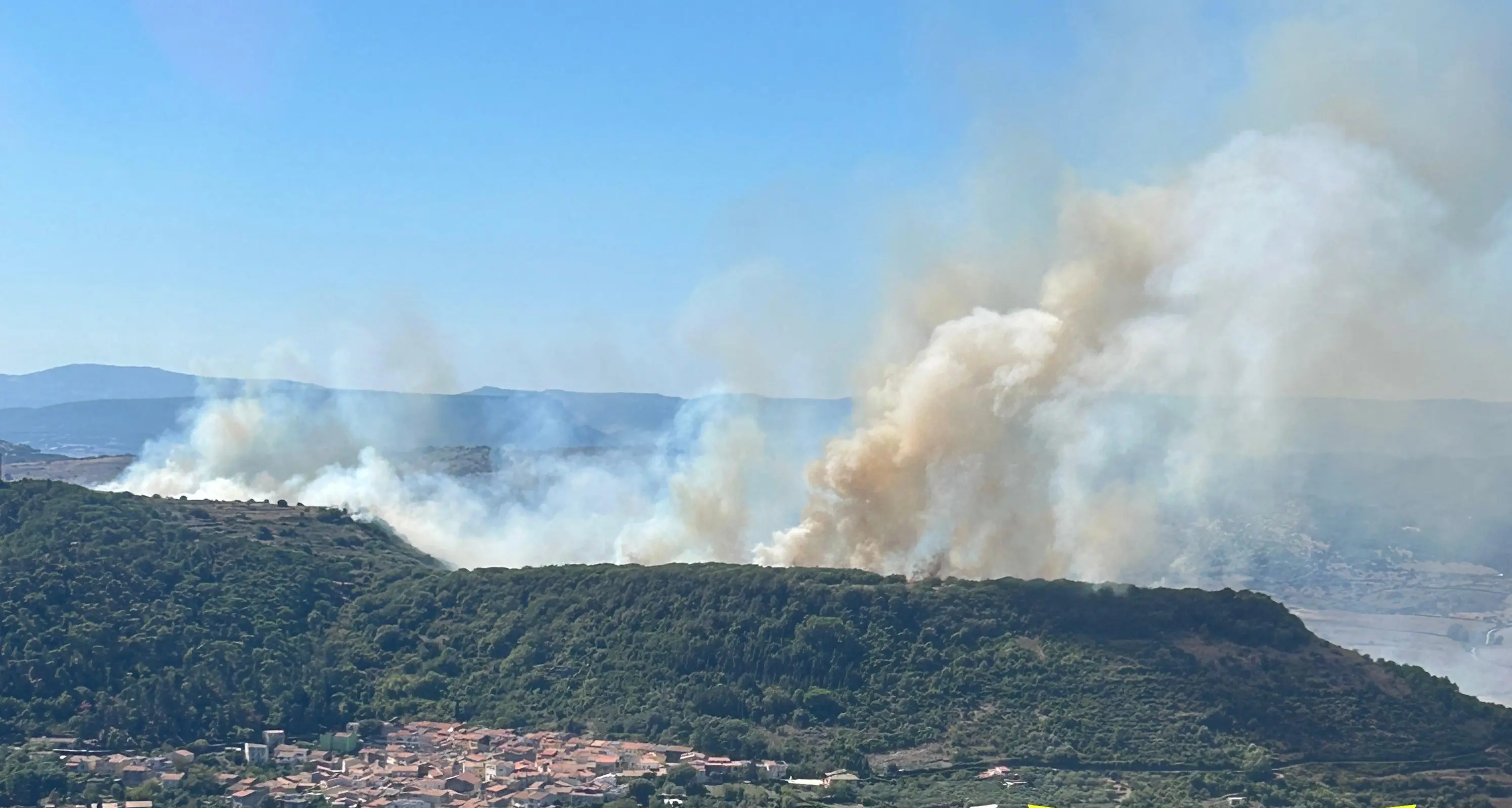 La Sardegna brucia ancora: più di trenta incendi in un giorno