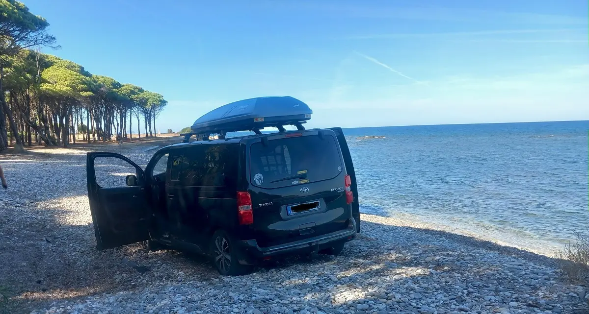Turista multato per camper bloccato sulla spiaggia dei Confetti a Siniscola