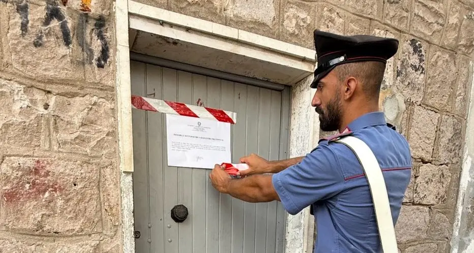 Cantine occupate abusivamente e trasformate in case dello spaccio: 2 arresti a Sant'Antioco
