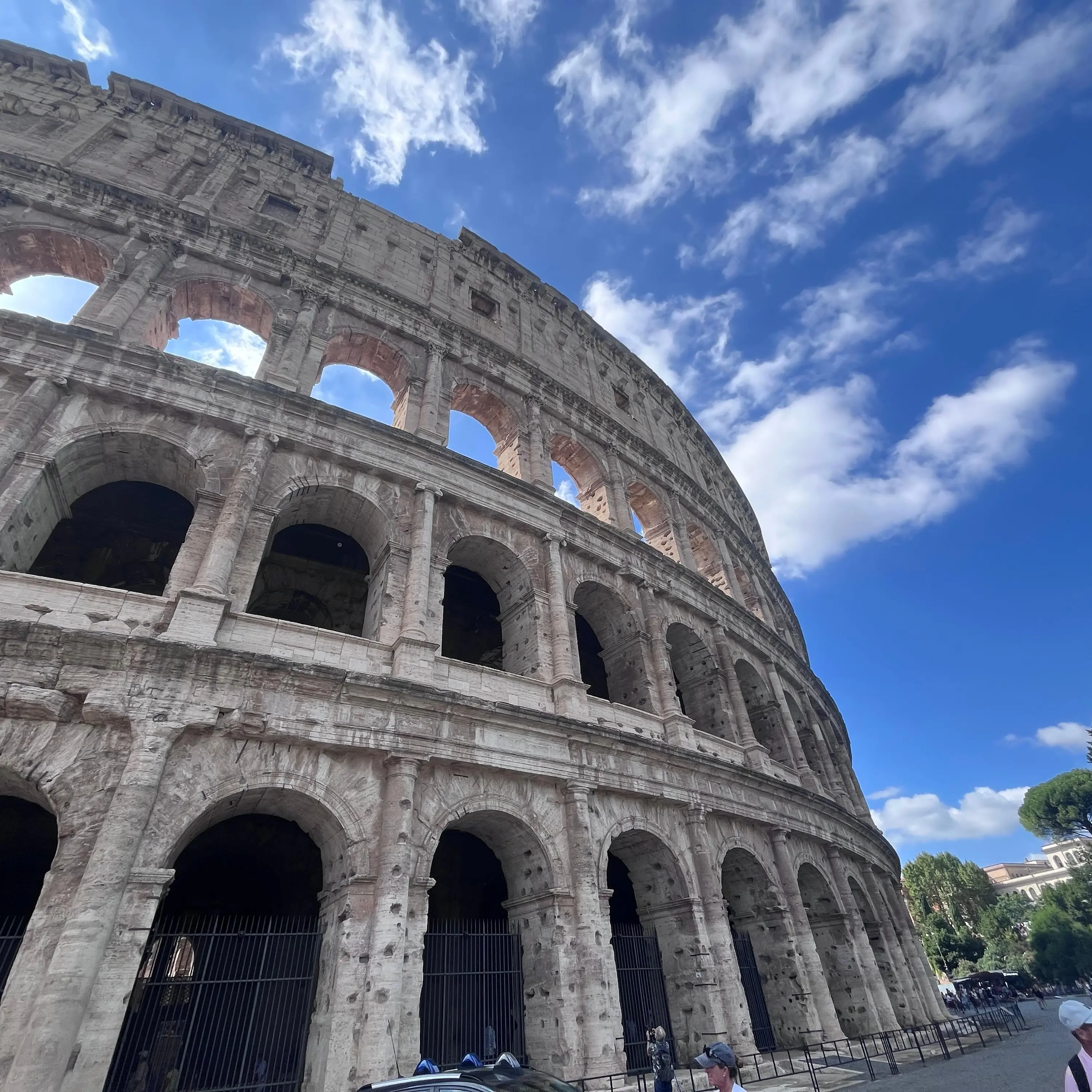 Molestie e paura a Roma: caccia all'uomo che terrorizza le adolescenti