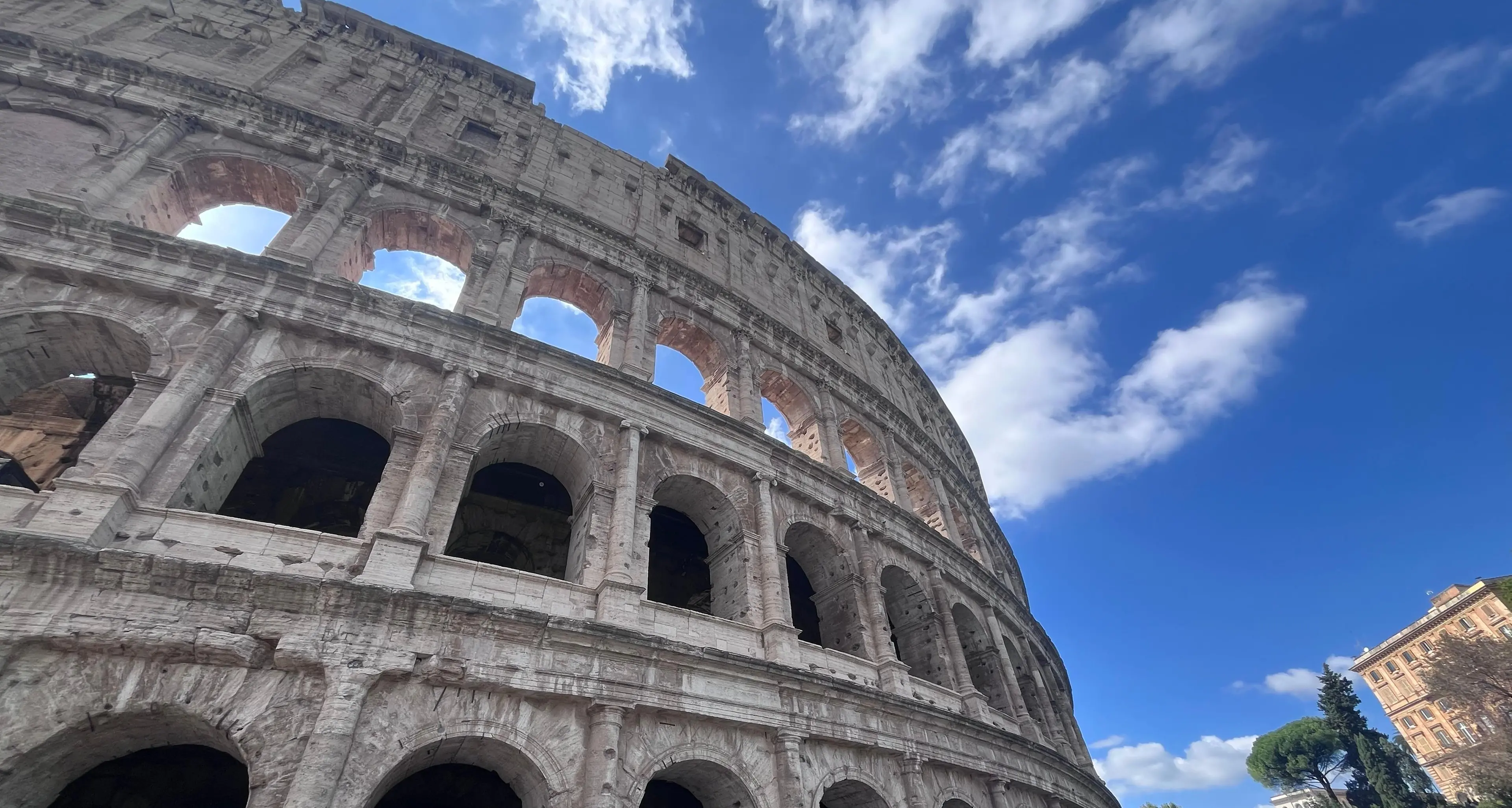 Molestie e paura a Roma: caccia all'uomo che terrorizza le adolescenti
