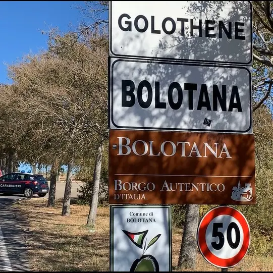 Rubano la carta di credito un anziano e fanno acquisti: denunciati a Bolotana