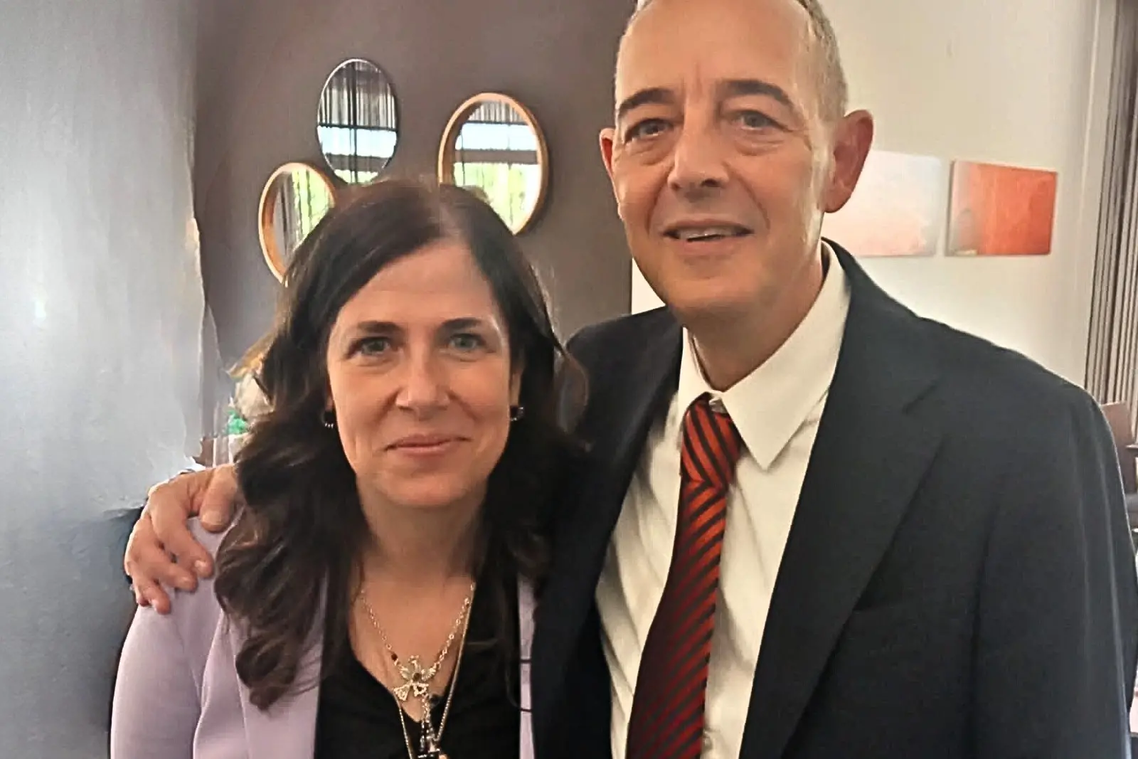 <p>La presidente della Regione Sardegna, Alessandra Todde, e il consigliere regionale del Movimento 5 stelle, Roberto Li Gioi</p>\\n