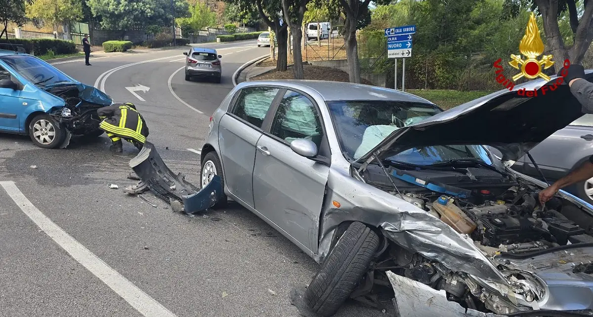 Incidente frontale fra due auto a Dorgali: tre feriti trasportati in ospedale