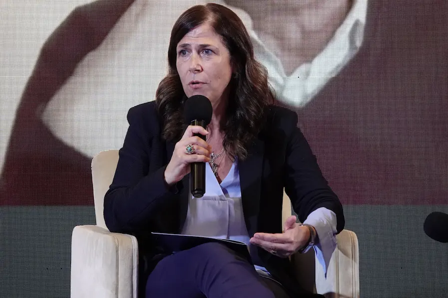 <p>La presidente della Regione Sardegna, Alessandra Todde, al MET FEST di Olbia</p>\\n