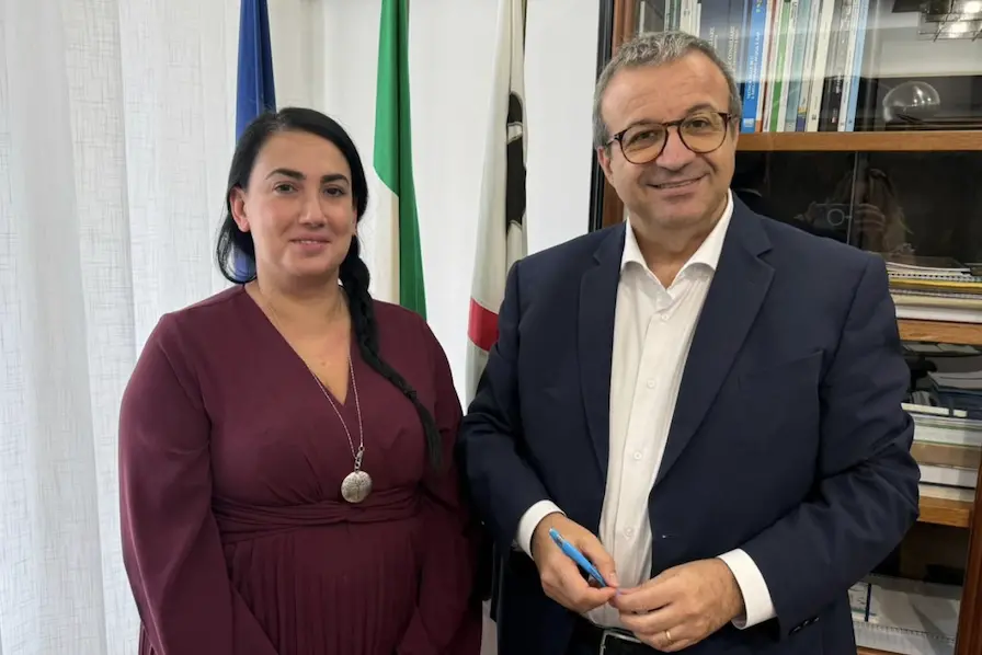 <p>L\\'assessore dell\\'Industria, Emanuele Cani, e la presidente del CIPS, Simona Fois</p>\\n