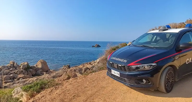 Migranti naufraghi approdano in Sardegna con un ferito: si cercano altri dispersi