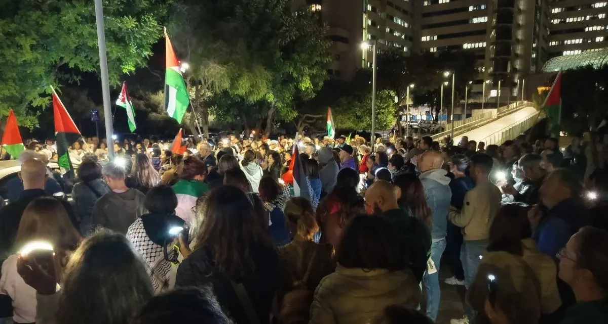 In Sardegna i flash mob per Gaza: ospedali illuminati per ricordare le vittime palestinesi