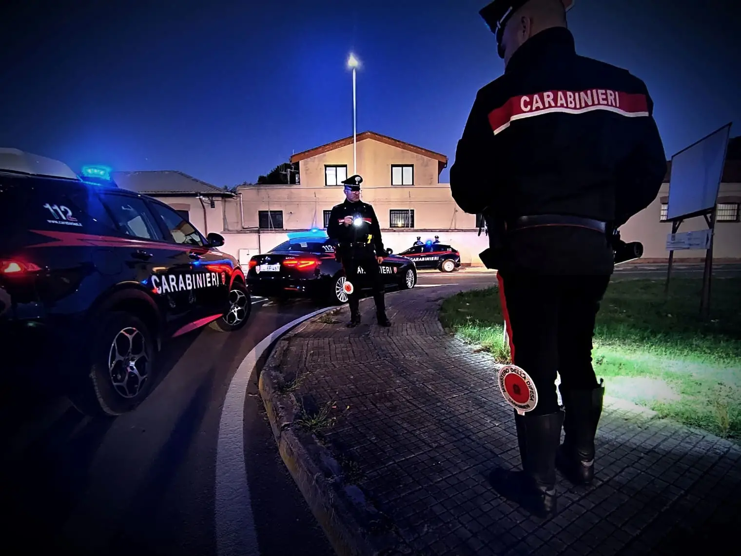 Violenta lite sfocia nel sangue a Cagliari: ferito un giovane, è in prognosi riservata