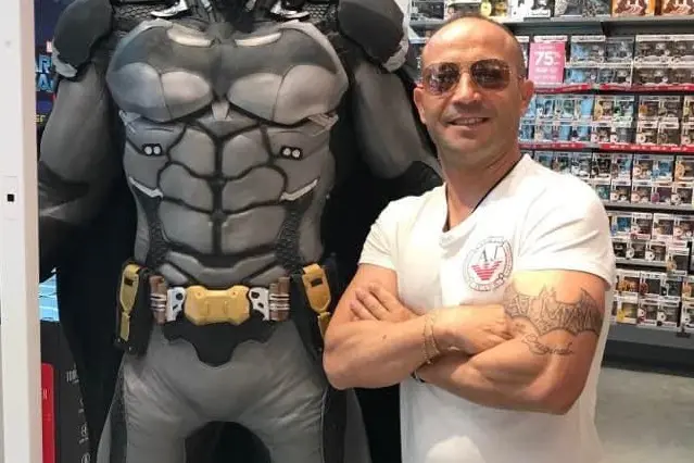 <p>Battista Manis</p>\\n