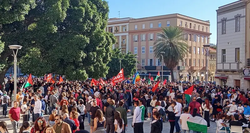 Bandiera della Palestina esposta nel palazzo del Consiglio regionale