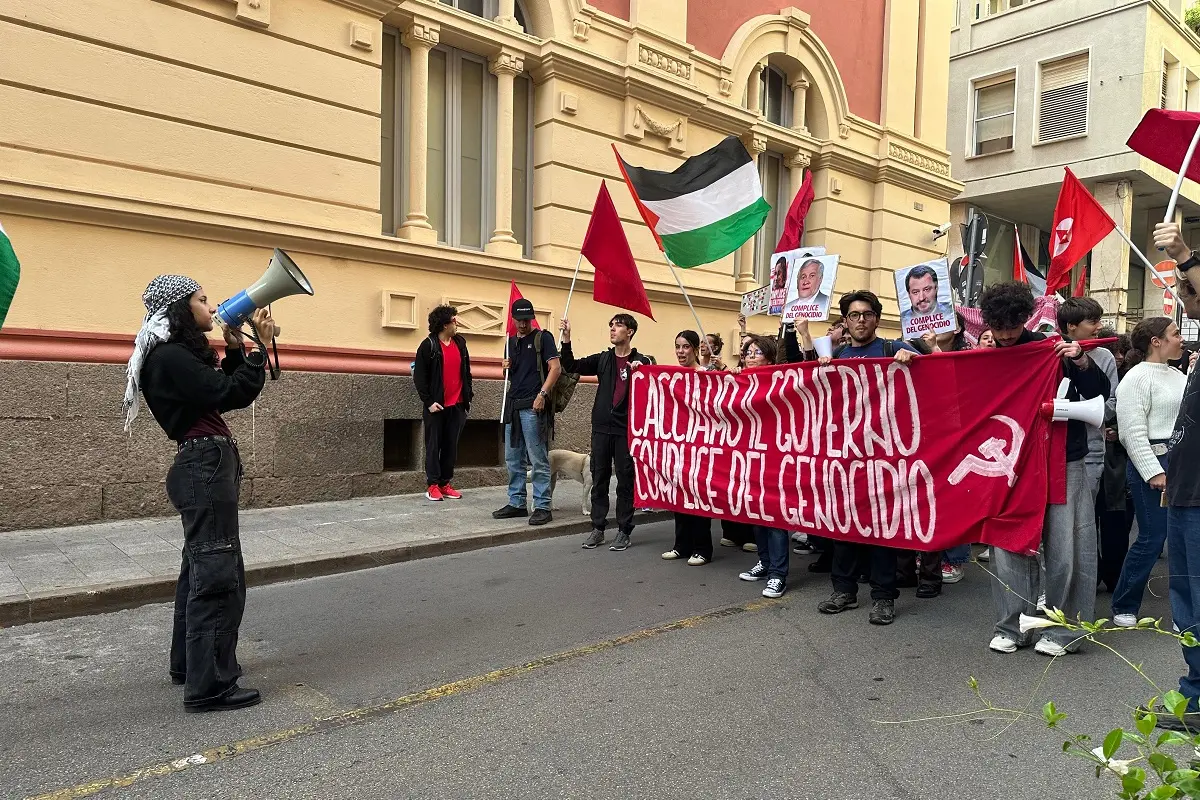 <p>Foto: corteo a Sassari</p>\\n