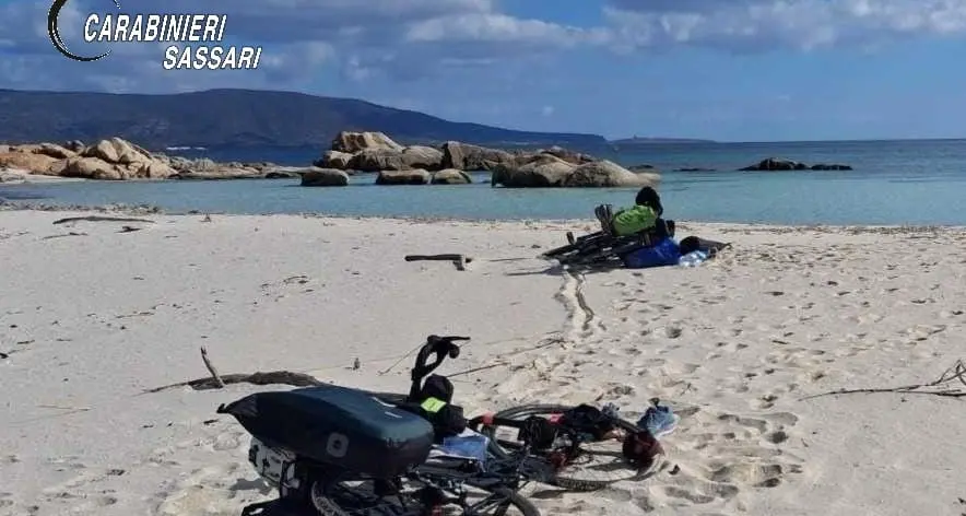 Sorprese mentre fanno il bagno in area protetta dell'Asinara: due turiste sanzionate