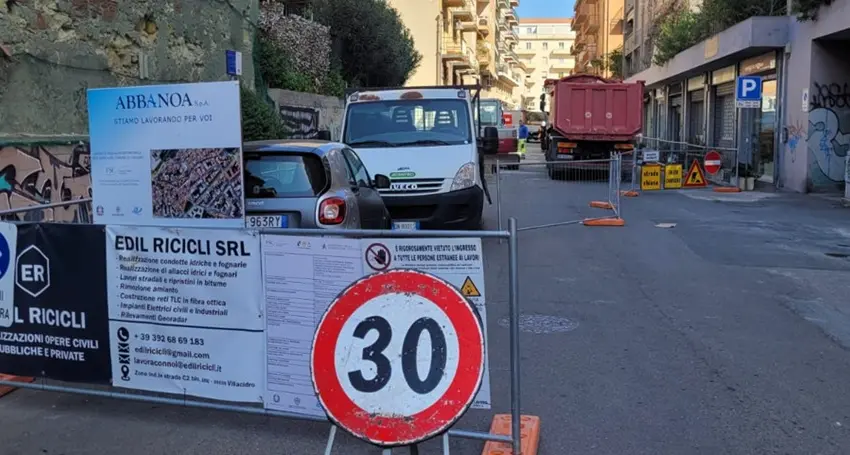Al via il ripristino dell’asfalto nelle vie di Villanova a Cagliari dopo i lavori Abbanoa