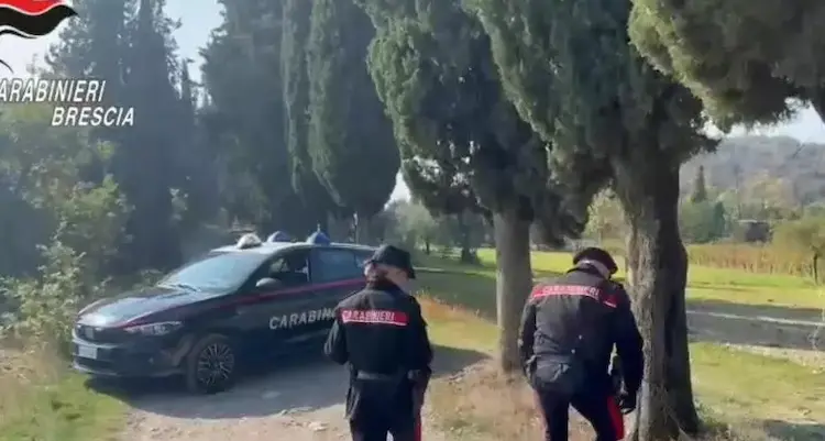 Donna torturata e violentata poi abbandonata in strada, arrestati due uomini