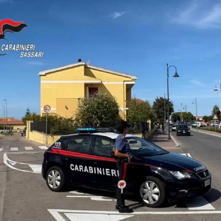 Fugge al posto di blocco a Sorso: positivo ad alcol e cocaina, denunciato