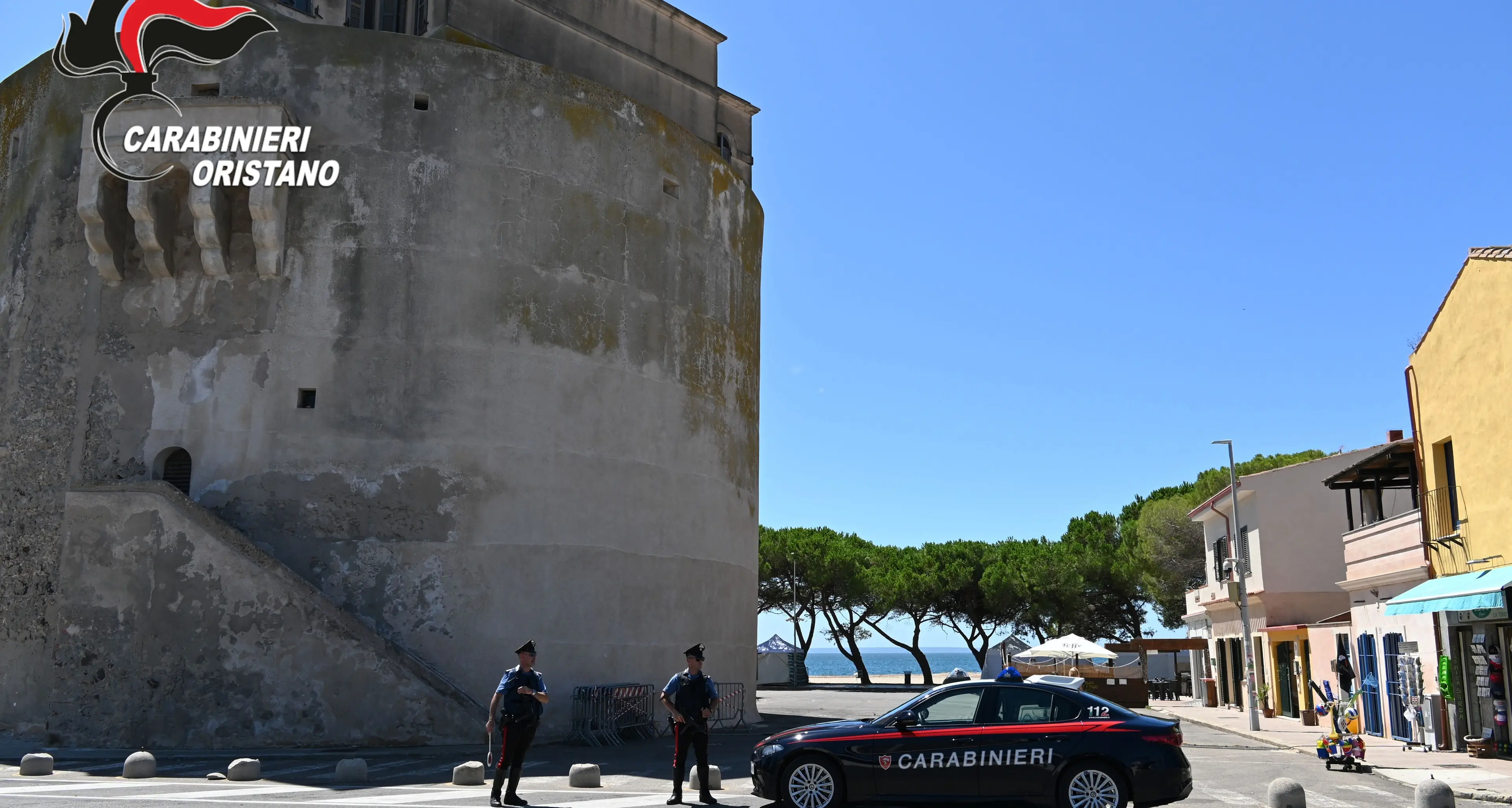 Rubano portafoglio da un'auto e fanno acquisti: fermati a Cabras, uno è minorenne