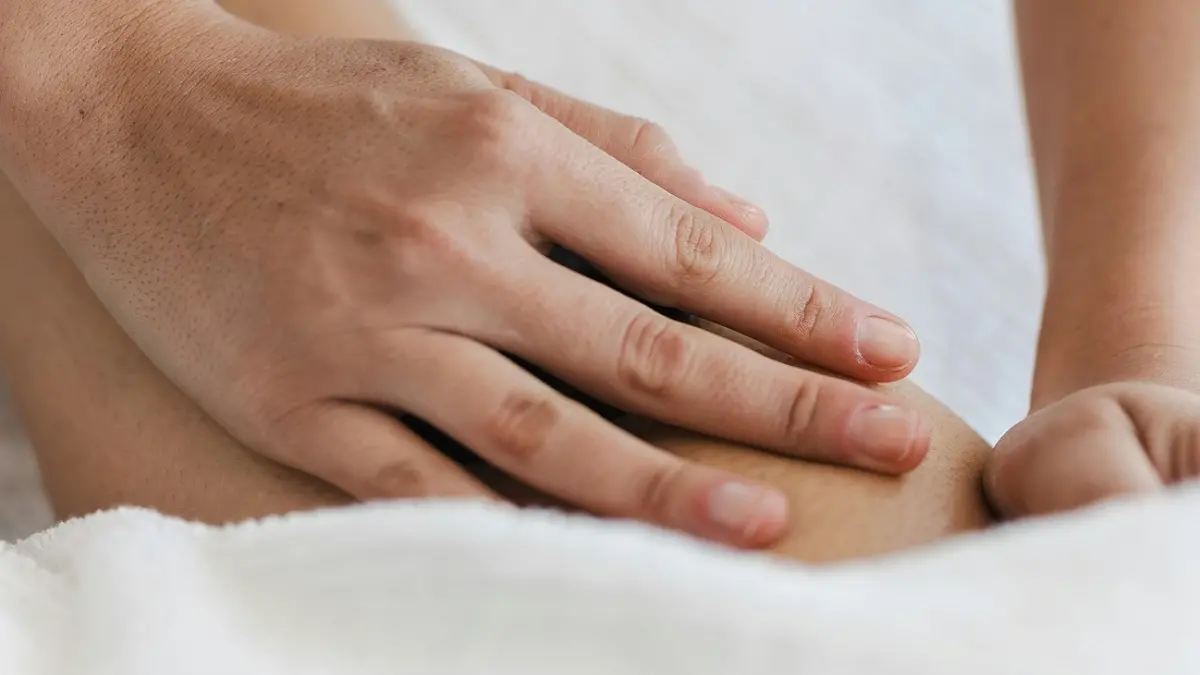 Blitz in un centro massaggi a Cagliari: denunciate due donne, sequestrati 10mila euro