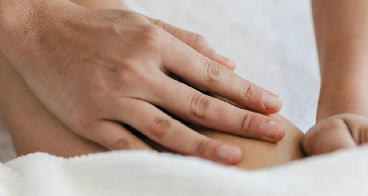 Blitz in un centro massaggi a Cagliari: denunciate due donne, sequestrati 10mila euro