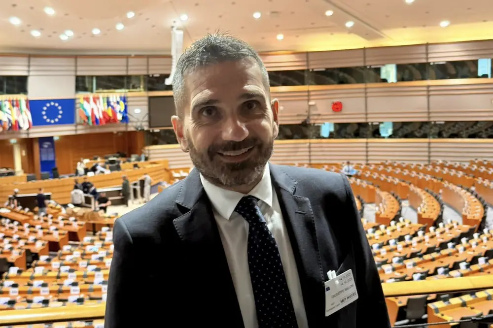<p>L\\'assessore regionale della Programmazione e del Bilancio, Giuseppe Meloni, a Bruxelles</p>\\n
