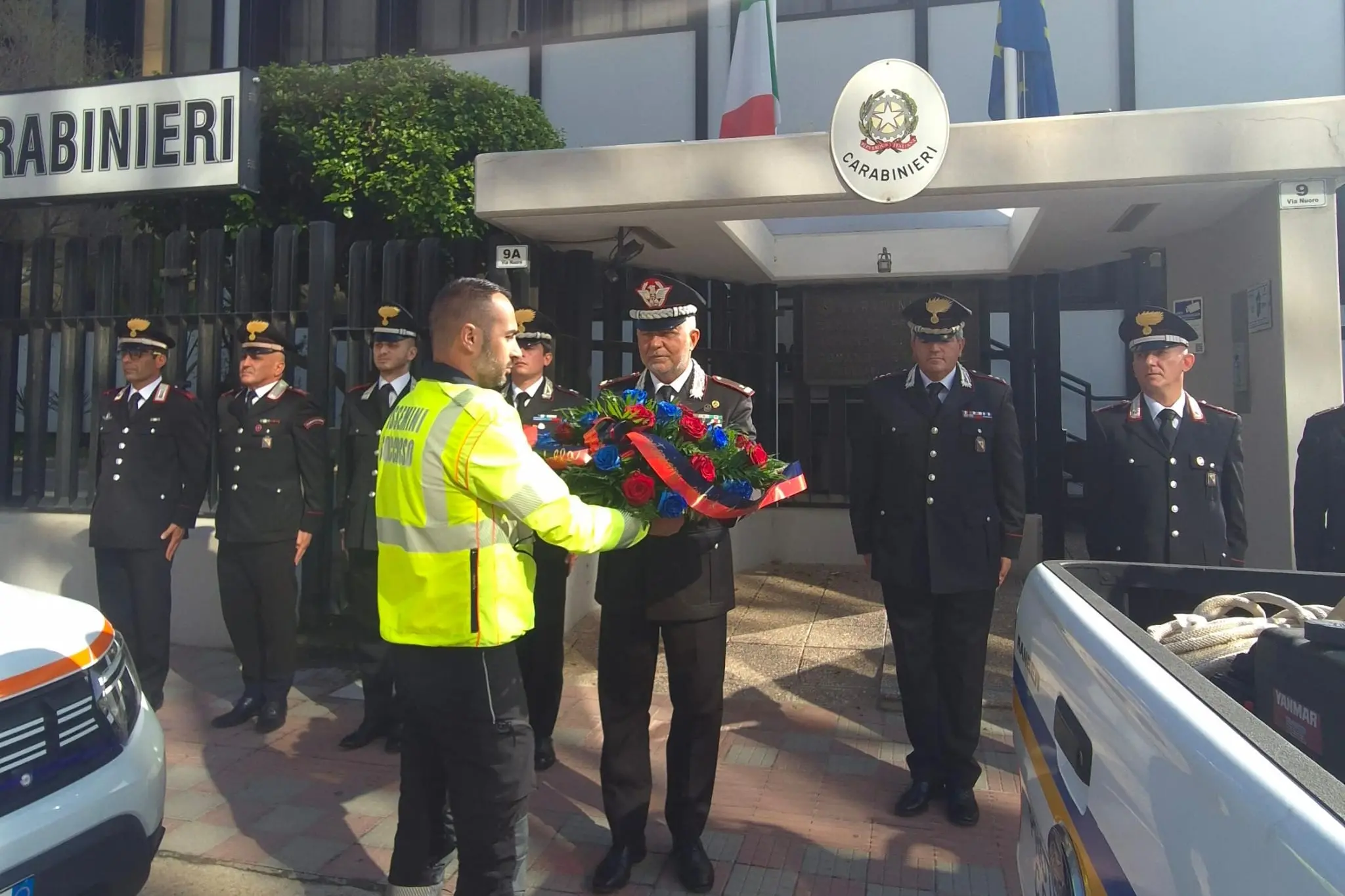 Omaggio ai tre carabinieri morti a Castel d'Azzano: silenzio e sirene per ricordare i militari