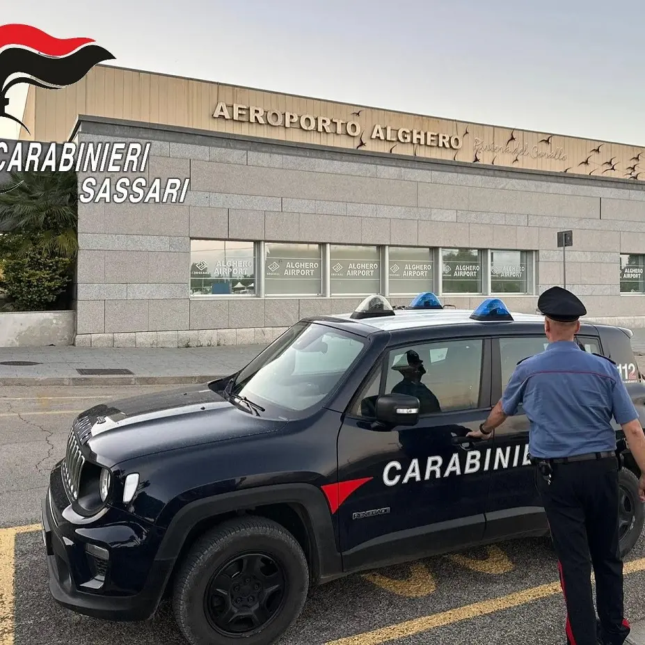 Tenta di prendere un volo per Roma ma è ai domiciliari: arrestato ad Alghero
