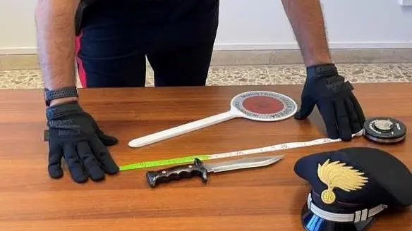 Brandisce un coltello contro i carabinieri: arrestato un uomo a Porto Torres