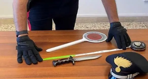 Brandisce un coltello contro i carabinieri: arrestato un uomo a Porto Torres