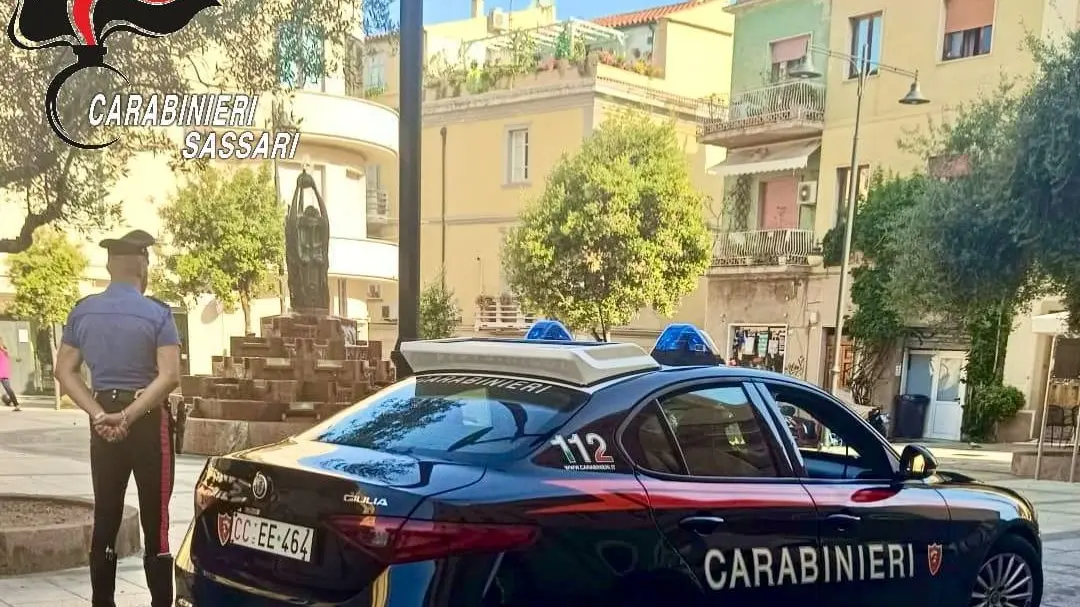 Il padre non gli dà i soldi per lo smartphone e lui lo pesta: arrestato 22enne a Sassari