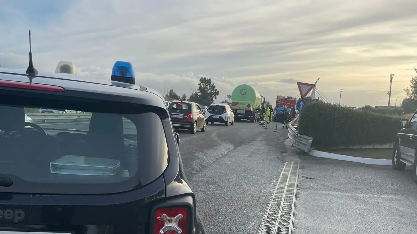 Carambola sulla Statale 554: quattro auto e una moto coinvolte, disagi a Selargius