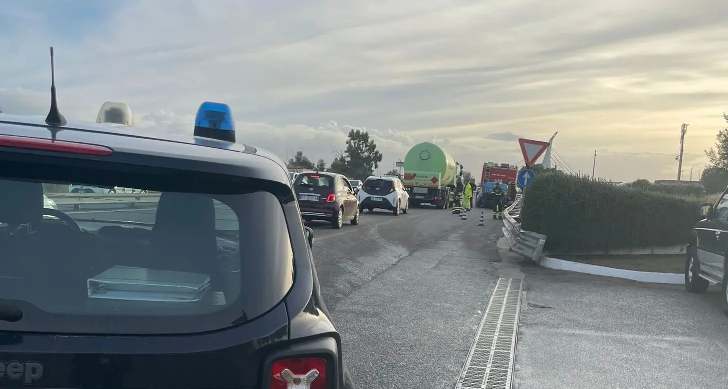 Carambola sulla Statale 554: quattro auto e una moto coinvolte, disagi a Selargius