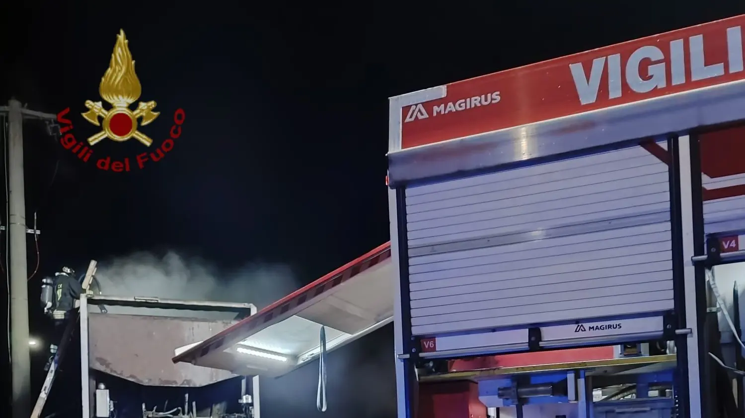 In fiamme un container per la raccolta dei rifiuti a Villamar: indagini in corso