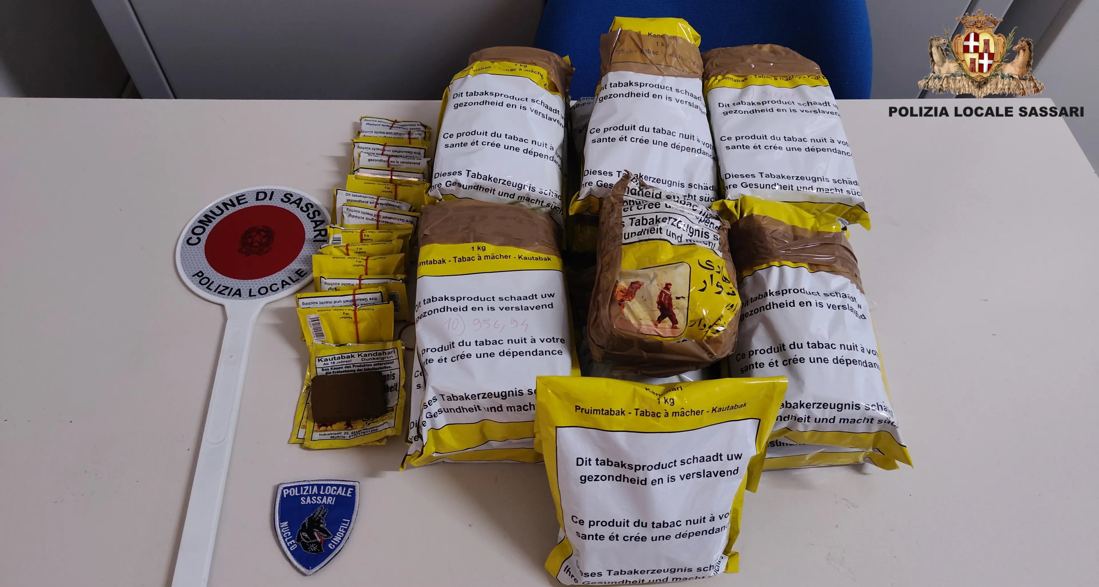 Dodici chili di tabacco di contrabbando sequestrati dalla Polizia locale a Sassari