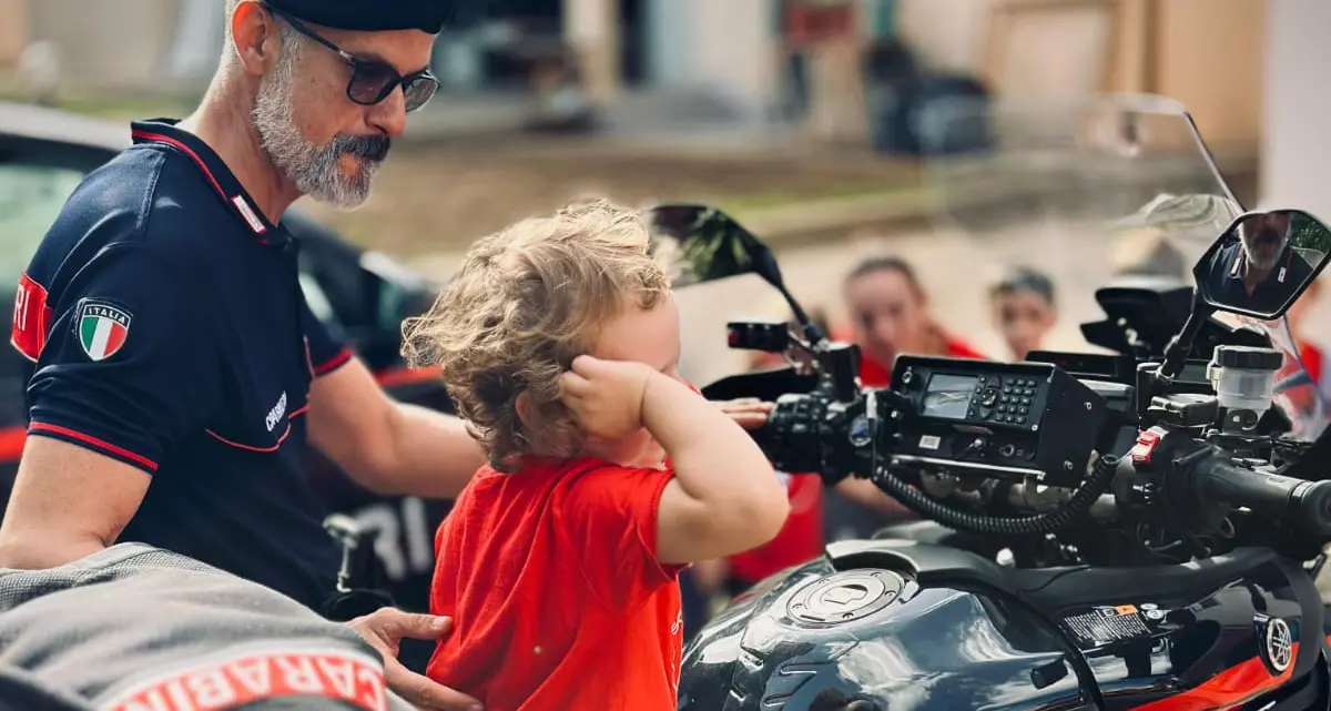 Educazione civica in caserma: i piccoli alunni di Sarroch incontrano i Carabinieri