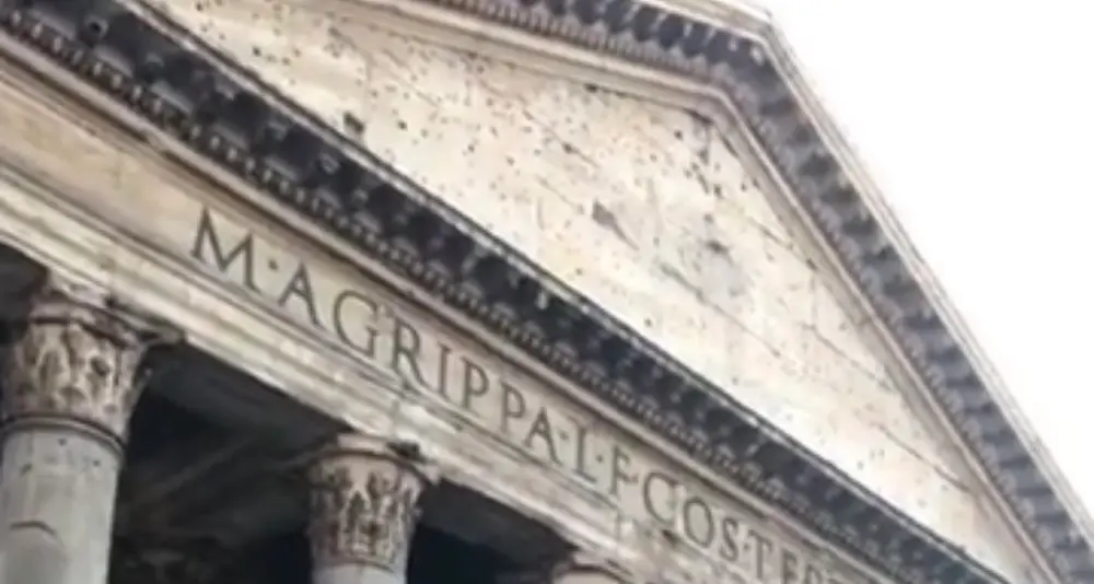 Precipita dal muro del Pantheon a Roma, morto turista giapponese