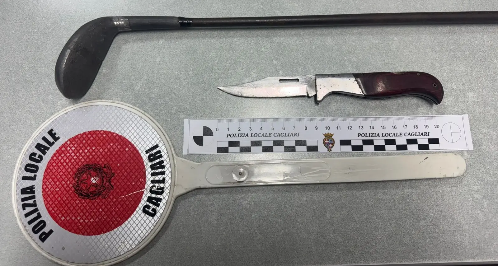 Cagliari, fermati con coltello e mazza da golf: denunciati due uomini