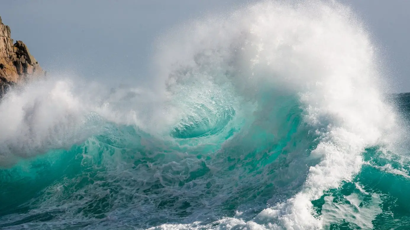 La Sardegna sotto l'assedio del vento: attesi temporali e mareggiate